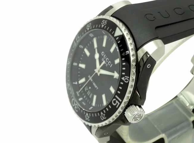 Gucci Dive YA136303/136.3 with box and warranty