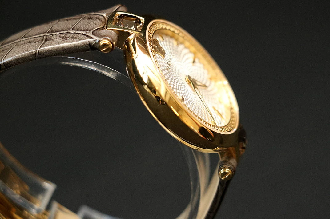 VERSACE (Versace) Medusa quartz with inner and outer box/card/instructions [popular] [unused item] 04181.
