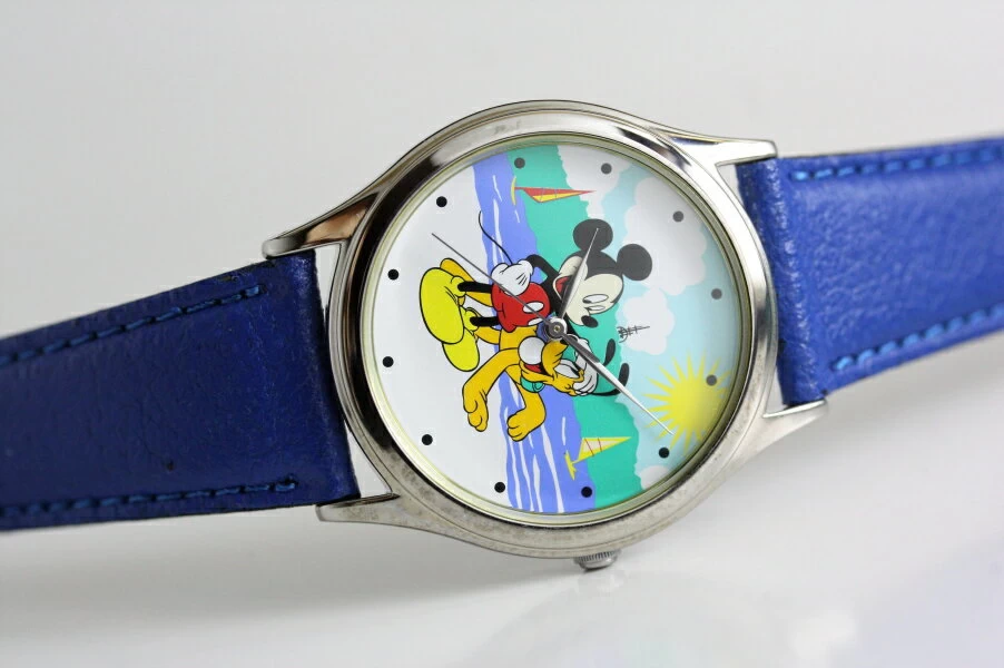 Mickey Mouse Mickey Mouse & Pluto Fujisawa Disney Store Limited Edition in Kanagawa Prefecture The Shonan Sea is depicted on the dial unisex