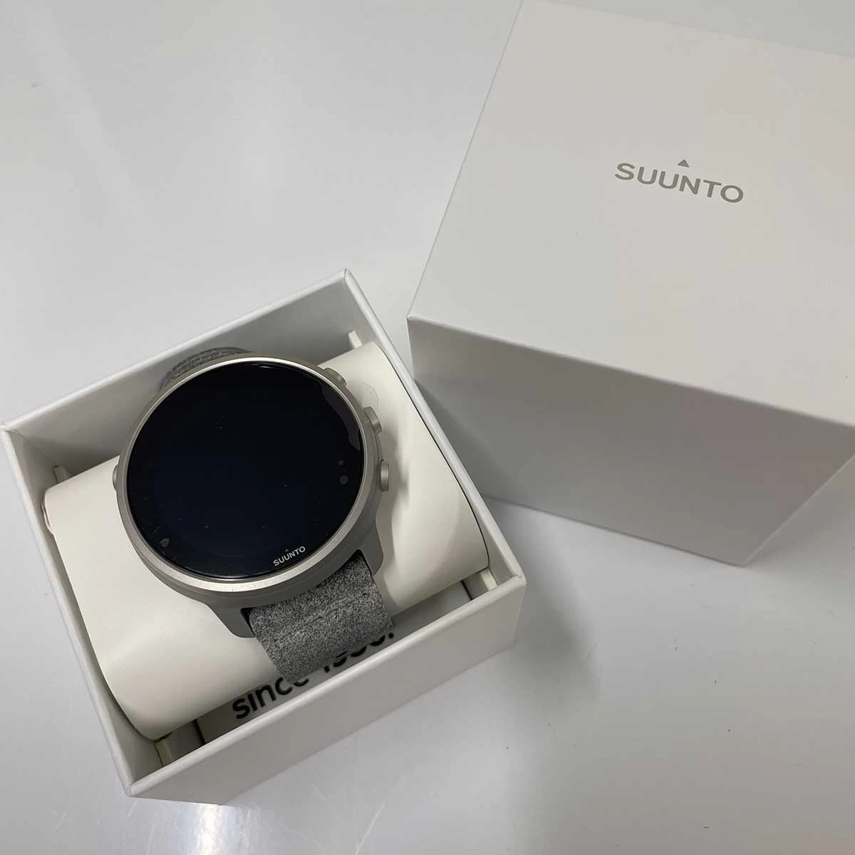 [Unused item] Suunto 7 STONE GRAY TITANIUM STONE GRAY TITANIUM SMARTWATCH SS050567000